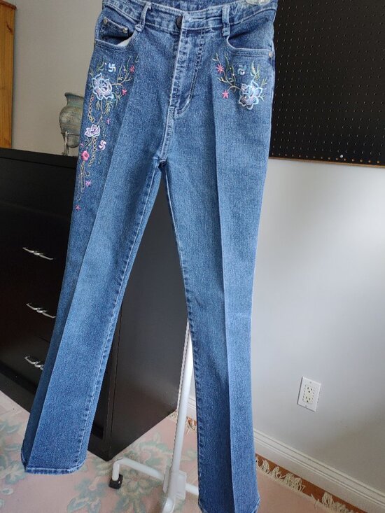 JINLIWEI Denim - Embroidered blue jeans size XS permanent pressed boot cut
